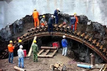 包河隧道钢花管支护案例